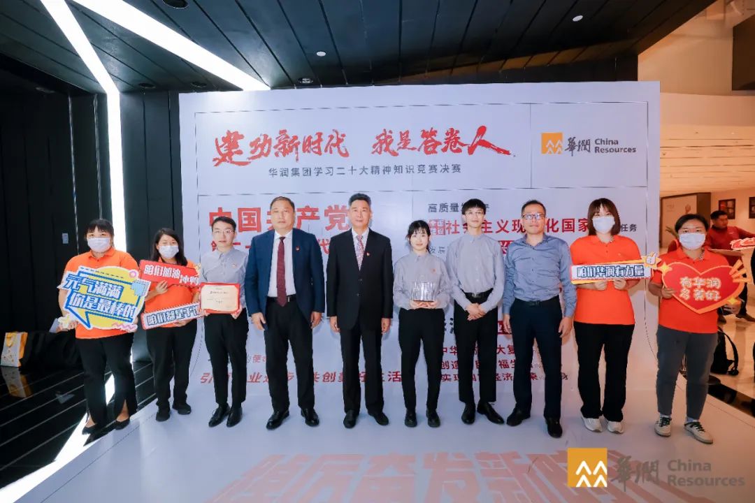 XKTY.COM星空·(中国有限公司)官方网站获奖团队与集团副总经理、XKTY.COM星空·(中国有限公司)官方网站董事长韩跃伟合影。.jpg